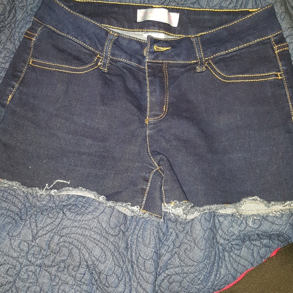Juniors Dark jean shorts